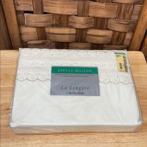 NOS Simons Espace Maison Cream Lace Bedding Set